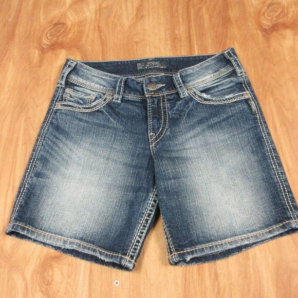 SILVER JEANS Suki Surplus Shorts Sz 27 Distressed Denim Back Flap Pocket Bermuda - Picture 2 of 15